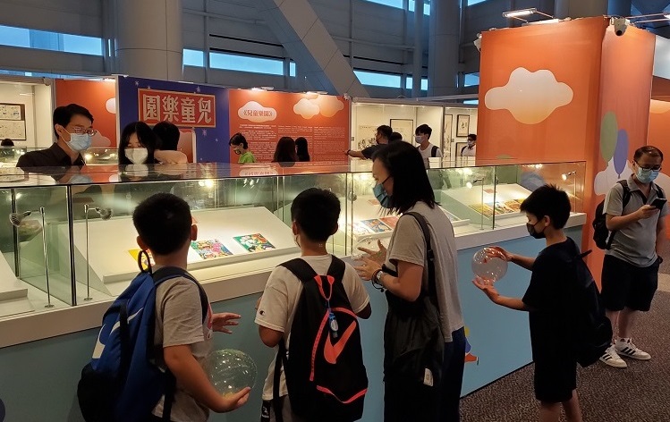 第32届香港书展是香港特别行政区成立25周年庆祝活动之一