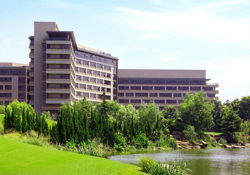 上海颖奕皇冠假日酒店