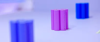 2023年锂离子电池价格再度回落，中国电池组制造成本领先全球