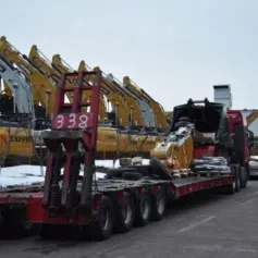 雷沃FR750F挖掘机批量发车交付客户