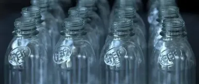 比PET更好的低碳材料？生物基PEF塑料，可口可乐、嘉士伯...都在！