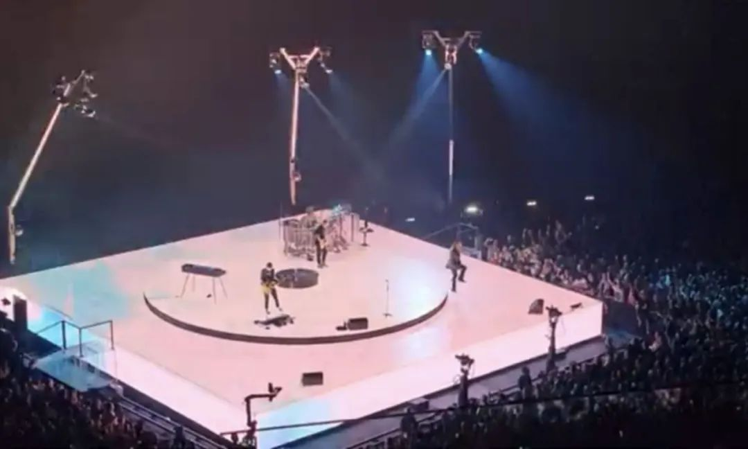 U2乐队开幕表演