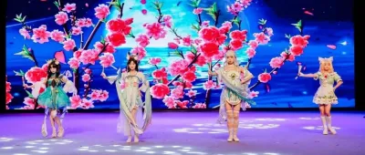 打王者荣耀、逗卡皮巴拉、看机器人跳舞……没想到这届深圳礼品展这么好玩！